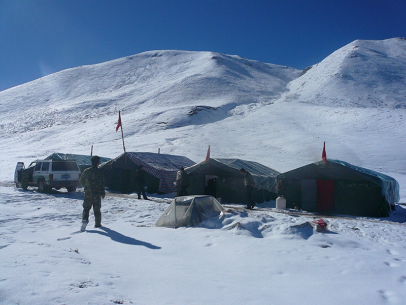 13雪山宿營(yíng).jpg